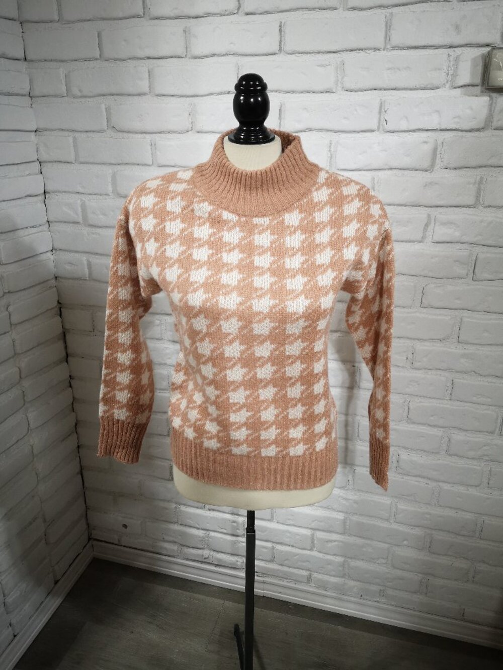 NWT Cleo Ladies Size Small Petite Patterned Salmon & Cream Mock Neck Sweater